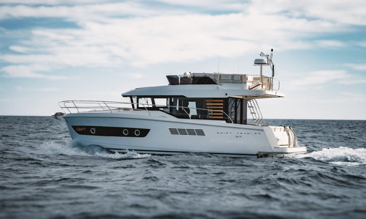 Swift Trawler 37 Fly Exterior 13