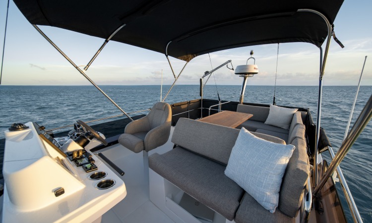 Swift Trawler 37 Fly Exterior 14