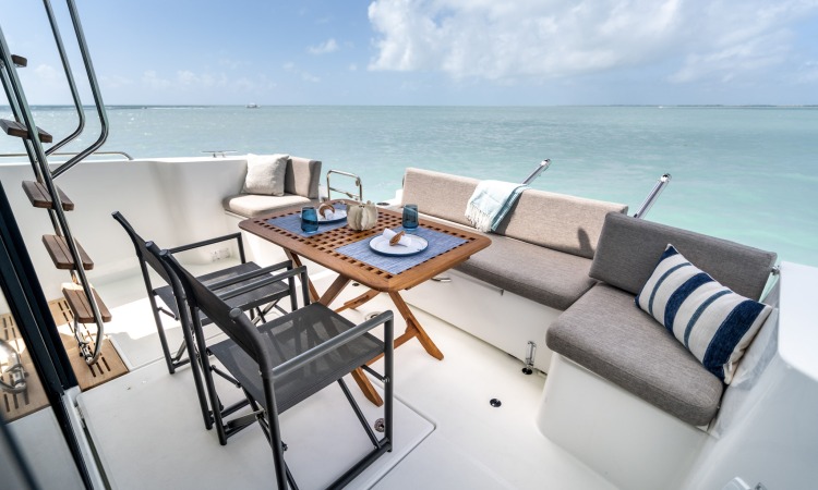 Swift Trawler 37 Fly Exterior 15