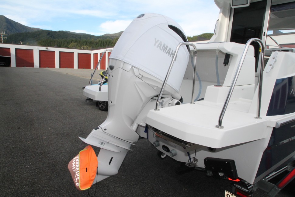 Antares 19 Outboard stbd