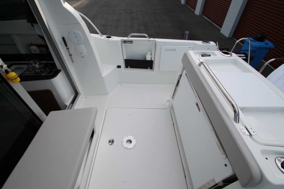 Antares 3 Cockpit stbd