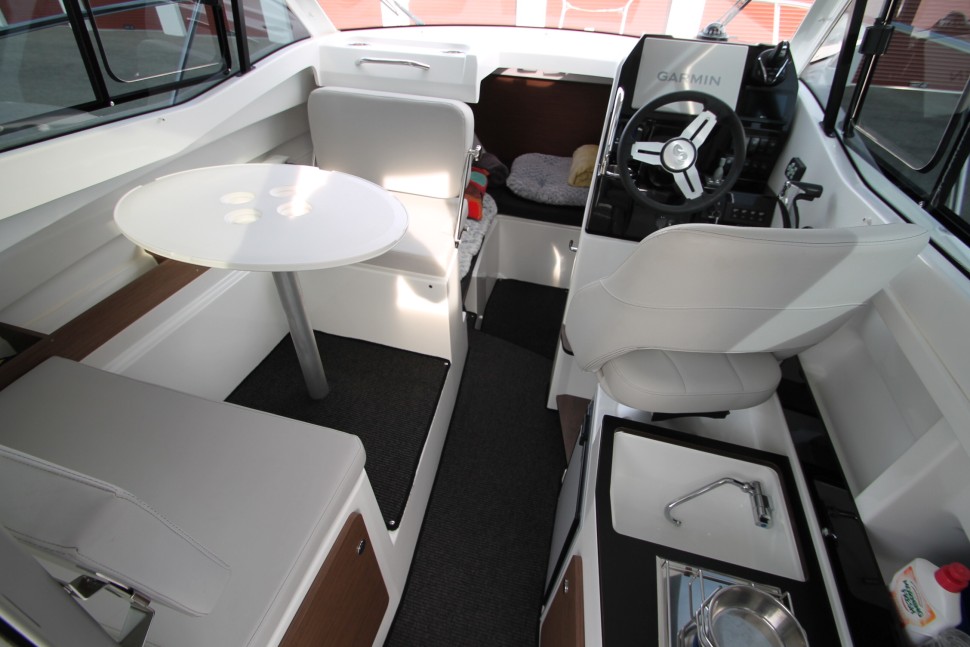Antares 7 Saloon fwd