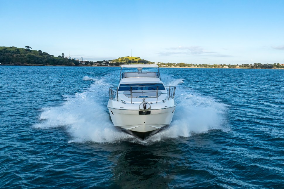 Azimut 43 Flybridge 2 running