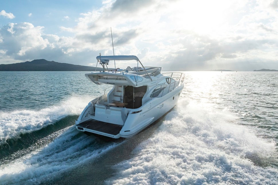 Azimut 43 Flybridge 3 running