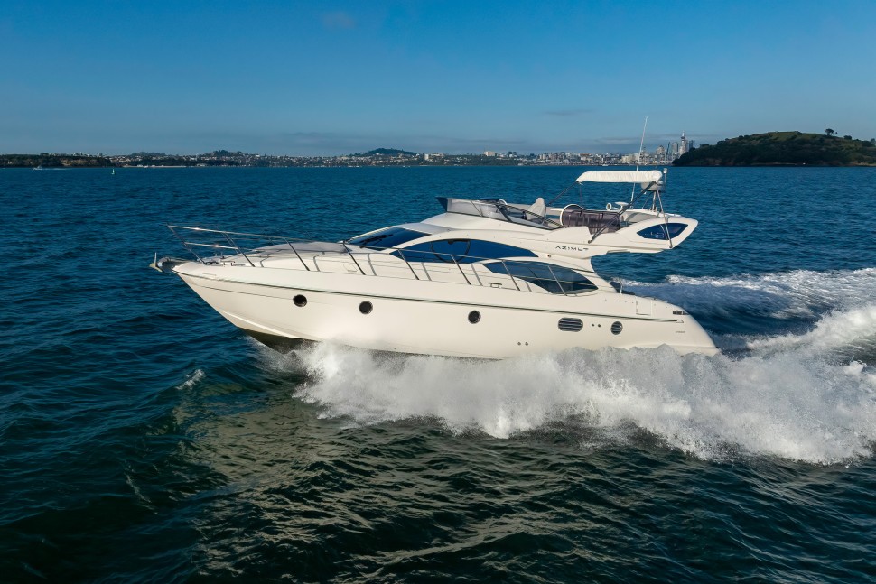Azimut 43 Flybridge 5 running