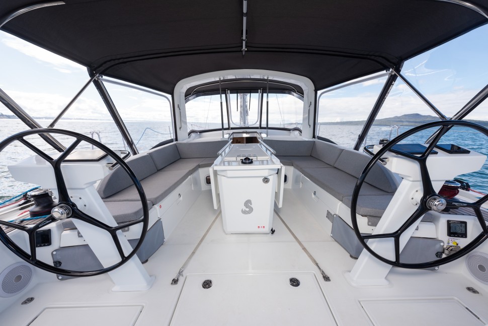Beneteau Oceanis 51.1 12