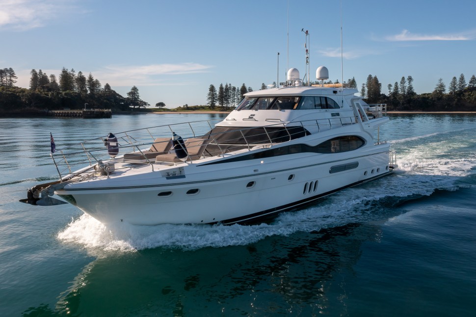 Dyna Laguna 77 Tawaki 4 exterior port2
