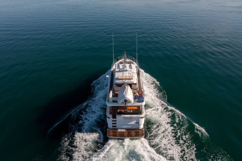 Dyna Laguna 77 Tawaki 7 exterior stern