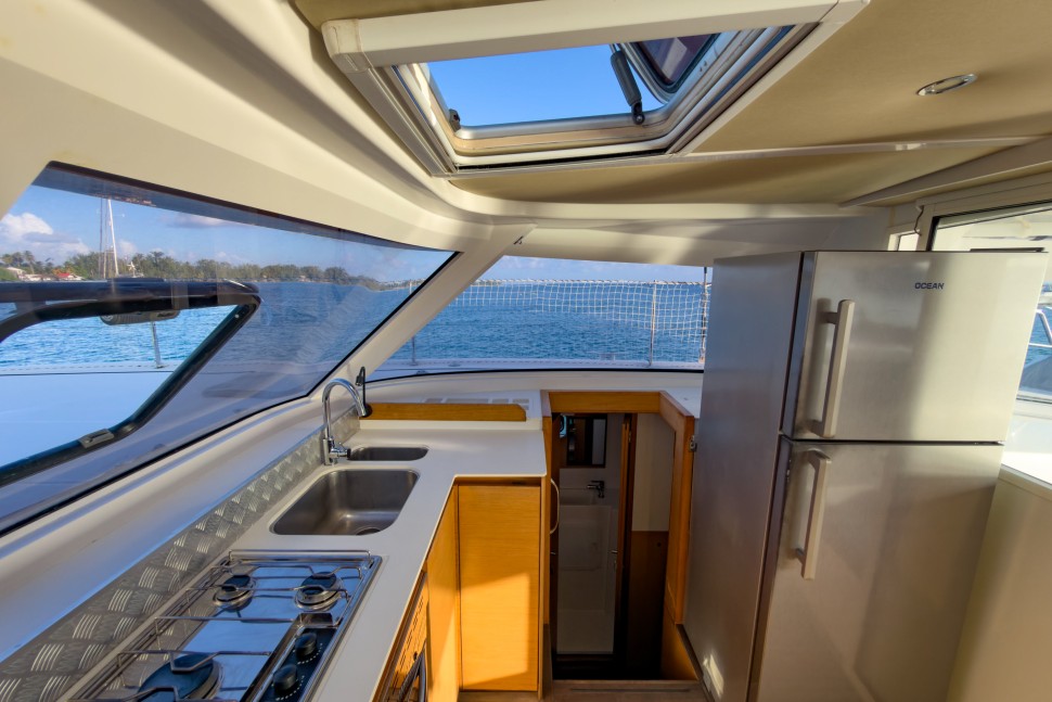 NAUTITECH OPEN 40 OWNER 4 CABINS 38
