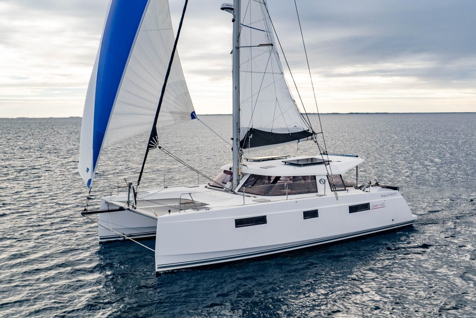 NAUTITECH OPEN 40 OWNER 4 CABINS3