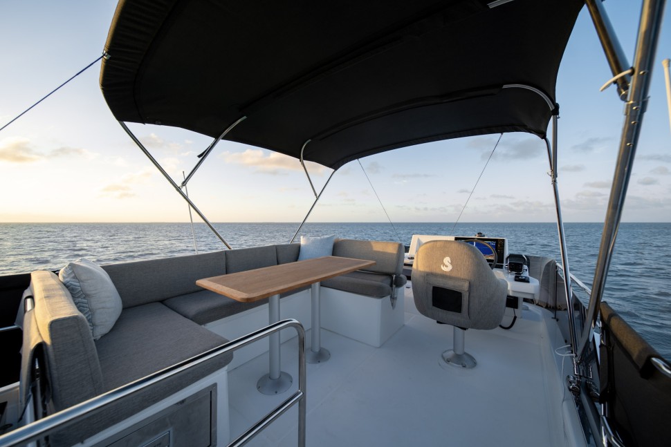 Swift Trawler 37 Fly Exterior 6