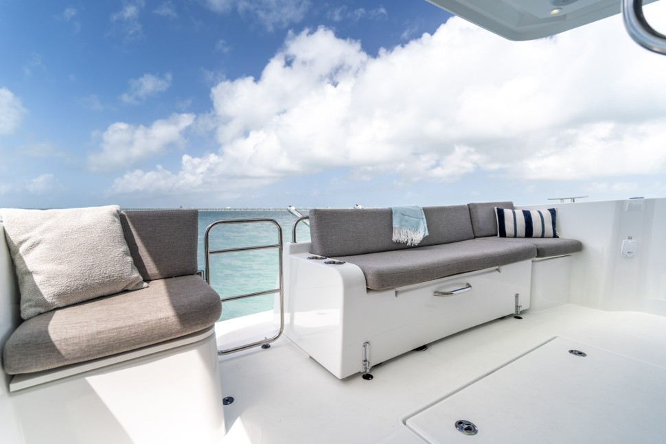 Swift Trawler 37 Fly Exterior 9