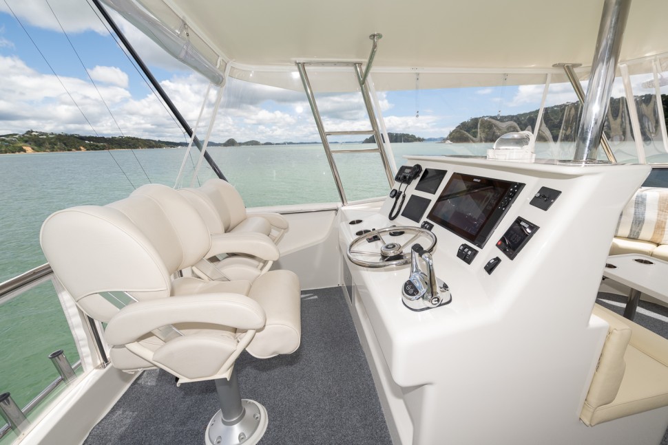 don senior arkadia 09 flybridge helm seating