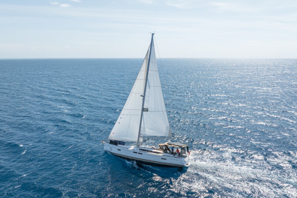 jeanneau sun odyssey 469 01 sailing upwind2