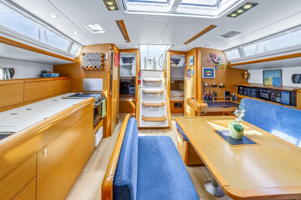 jeanneau sun odyssey 469 12 salon galley overview