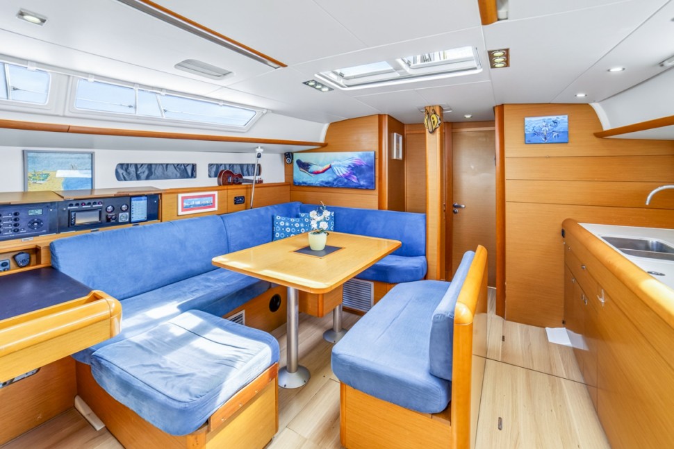 jeanneau sun odyssey 469 13 salon dinette