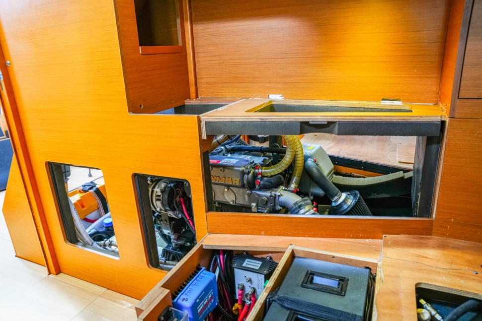 jeanneau sun odyssey 469 20 engine room electrical