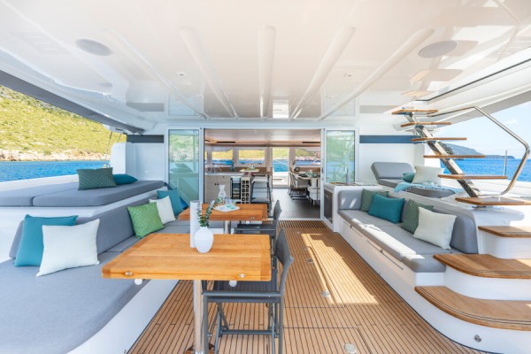 Lagoon 60 Exterior 7