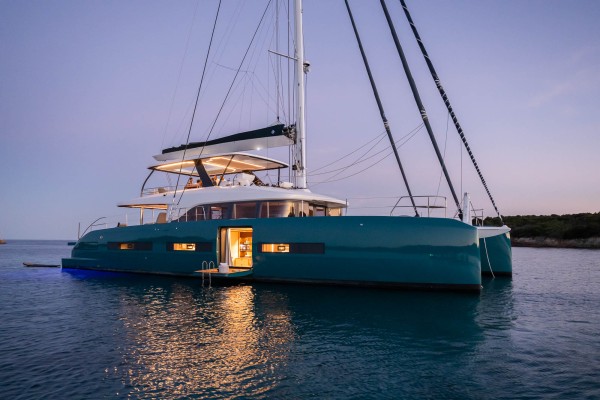 Lagoon 82 Sailing 15