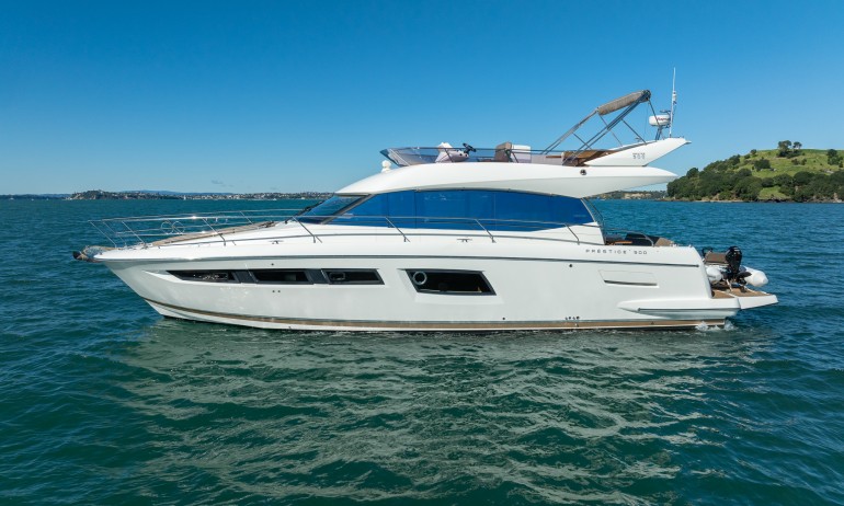 01 prestige 500 fly kauri bay starboard profile