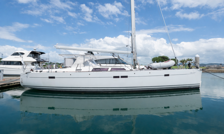 Hanse540e in water