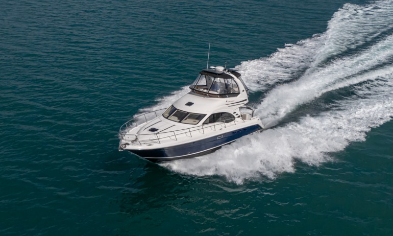 Sea Ray 44 25