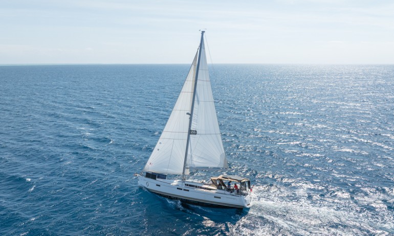jeanneau sun odyssey 469 01 sailing upwind3