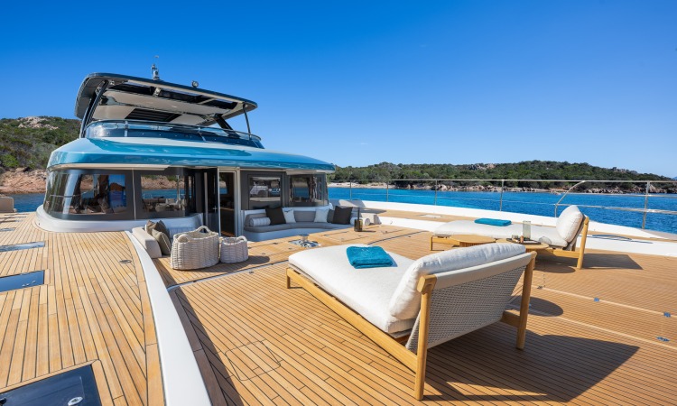 05 lagoon eighty3 catamaran flybridge lounge