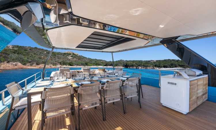 07 lagoon eighty3 catamaran flybridge dining