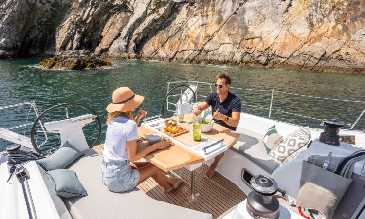 Beneteau Oceanis 38.1 11