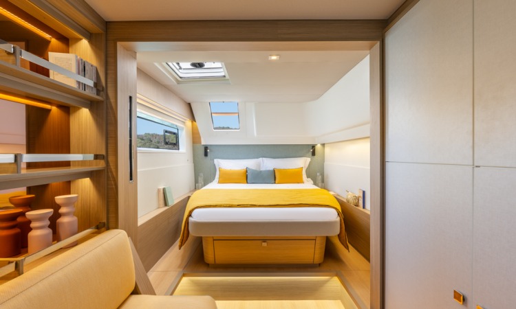 lagoon 47 13 owners cabin queen bed2