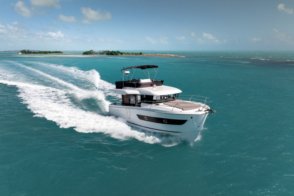 01 swift trawler 37 flybridge underway running shot aerial