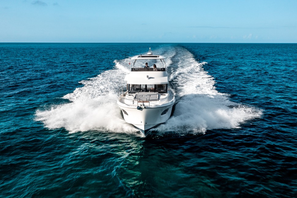 03 beneteau swift trawler 48 bow view running