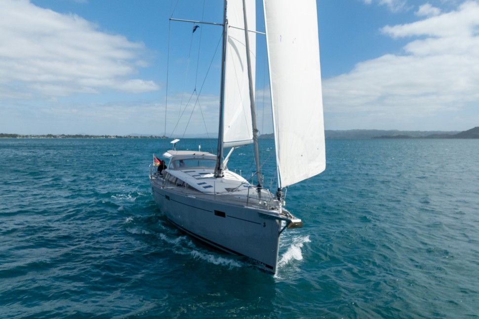 04 beneteau sense 51 twice bow on sailing