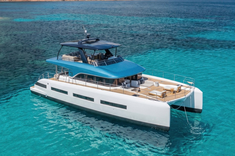 04 lagoon eighty3 catamaran anchored turquoise water2