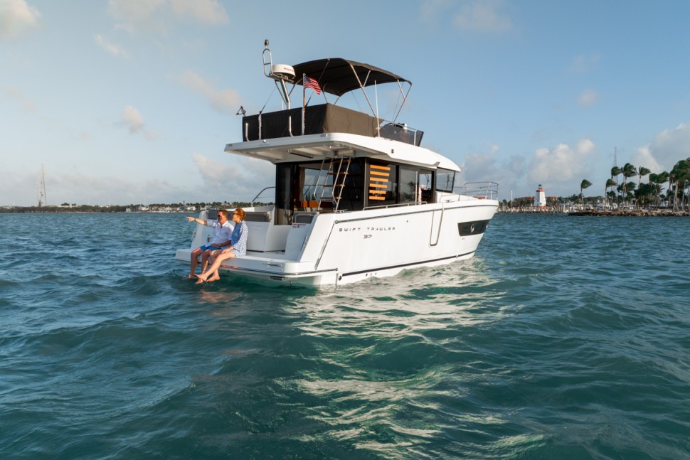 04 swift trawler 37 flybridge slow speed swim platform
