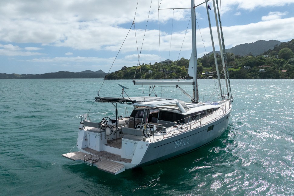 06 beneteau sense 51 twice stern view