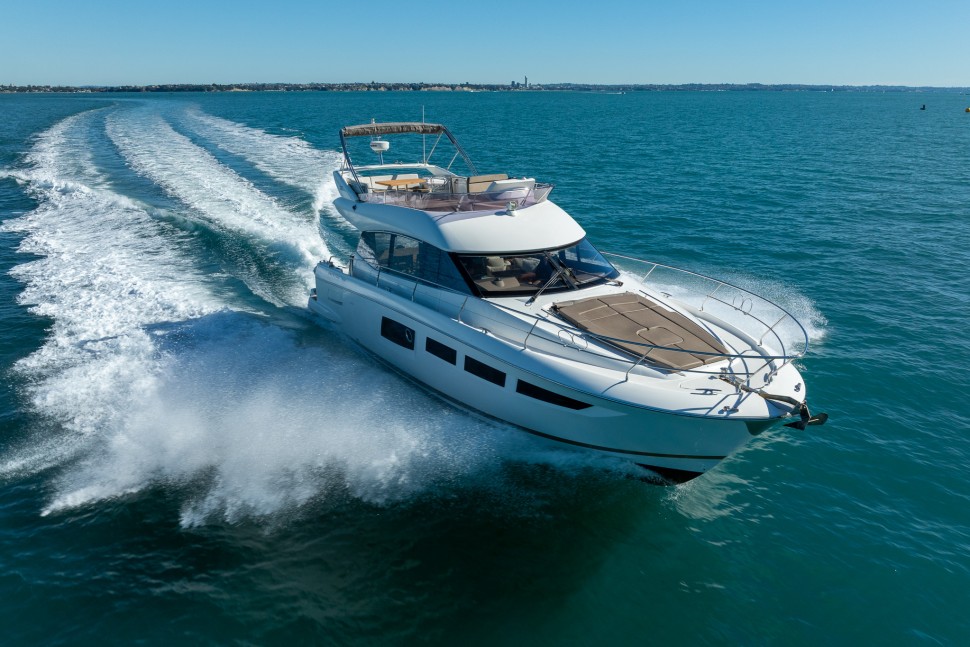06 prestige 500 fly kauri bay aerial bow running