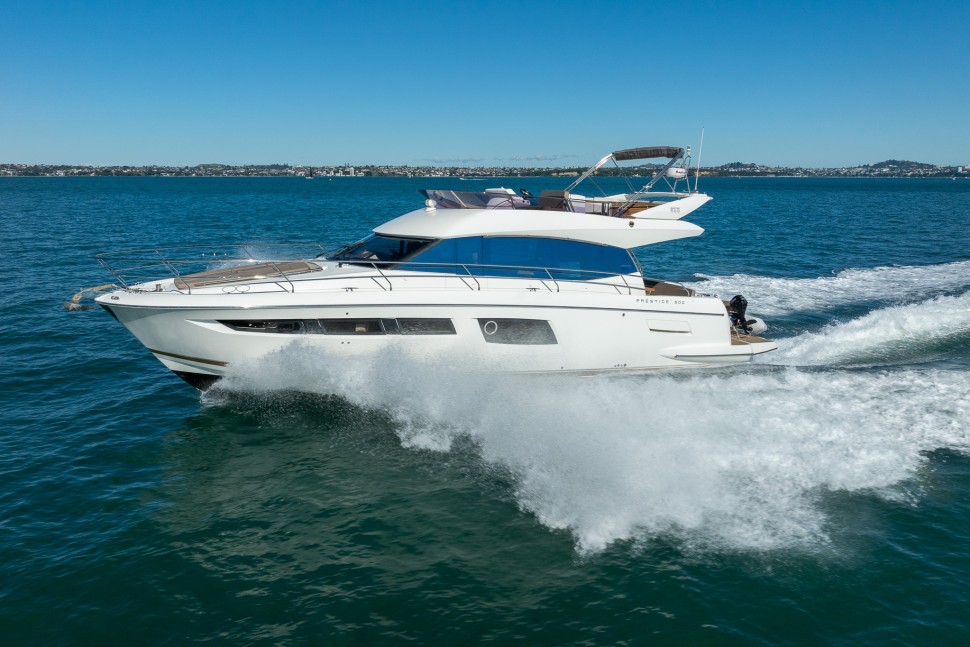 07 prestige 500 fly kauri bay starboard profile running