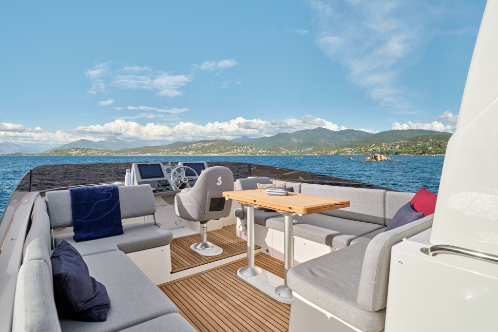 08 beneteau swift trawler 48 flybridge helm seating