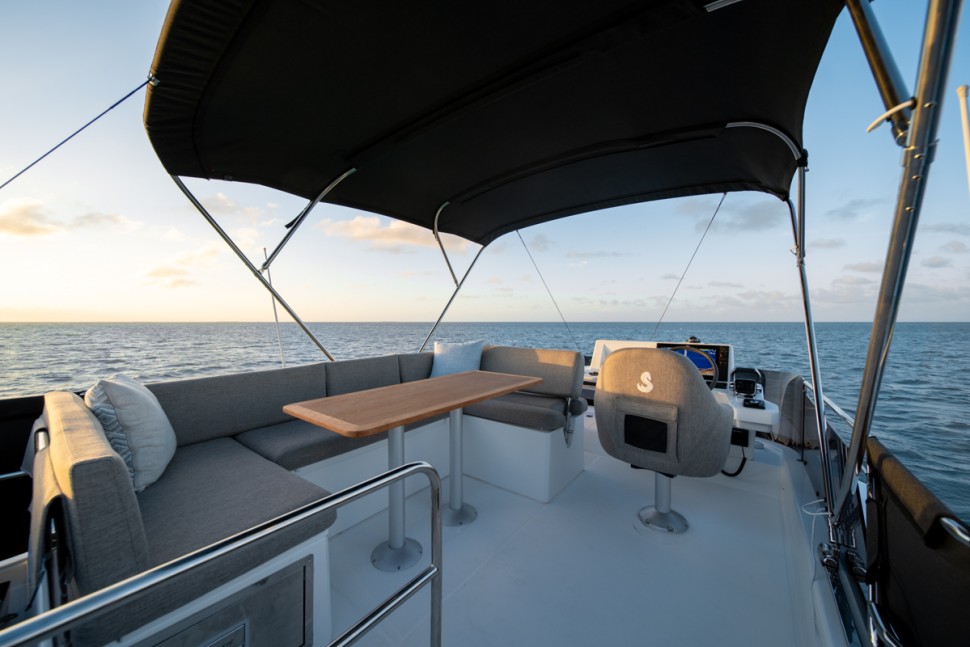08 swift trawler 37 flybridge helm lounge seating sunset