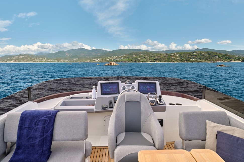 09 beneteau swift trawler 48 flybridge helm closeup