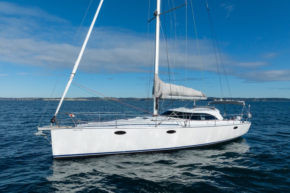 09 elliott tourer 1350 favourite starboard profile anchor