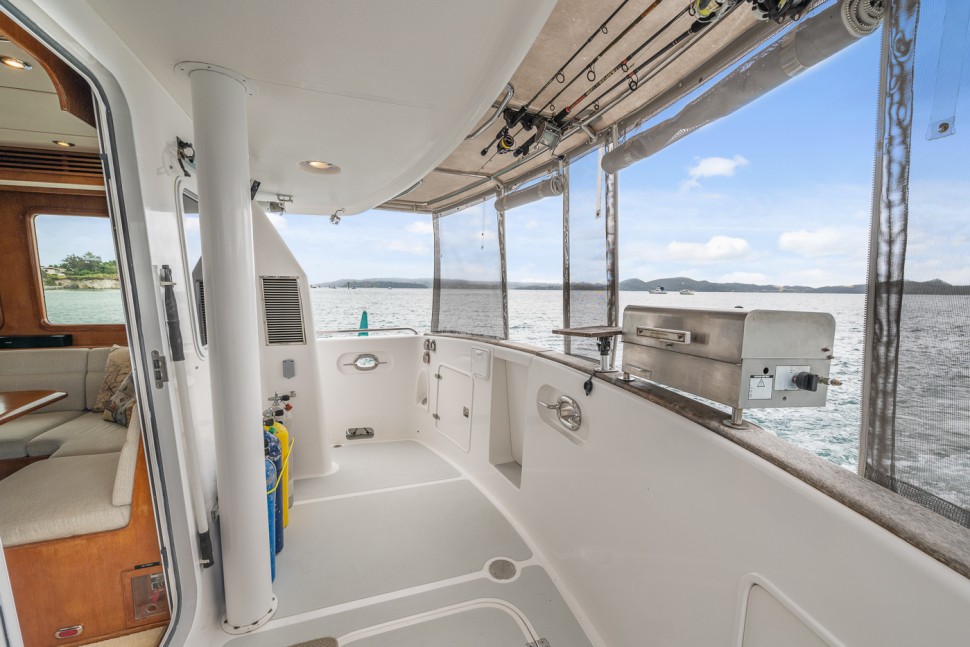09 nordhavn 47 southern star cockpit bbq grill