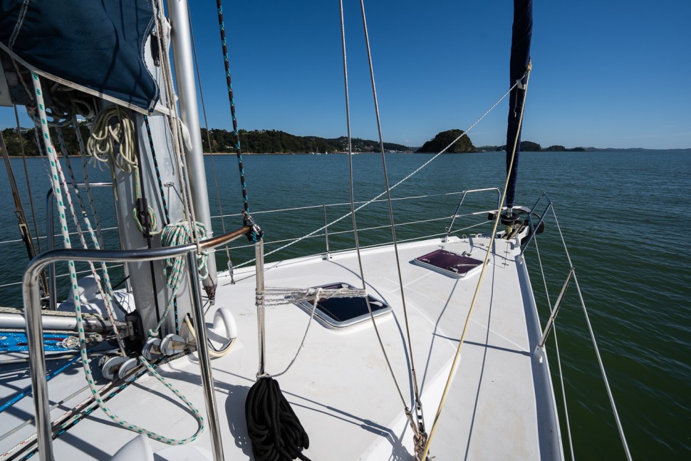 09 ovni 395 rocksteady foredeck bow
