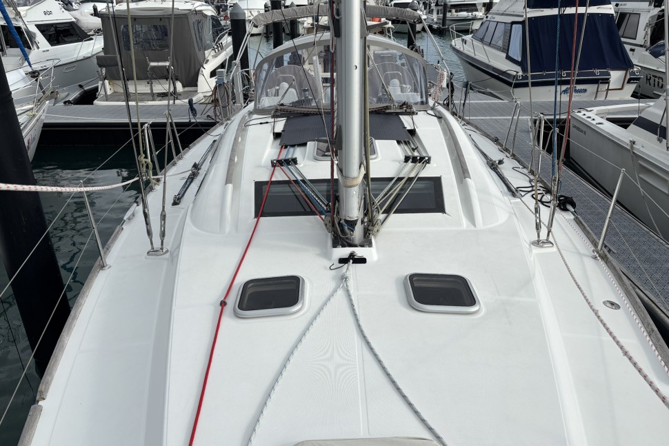 1 Beneteau Oceanis 43 Kairos Deck 2