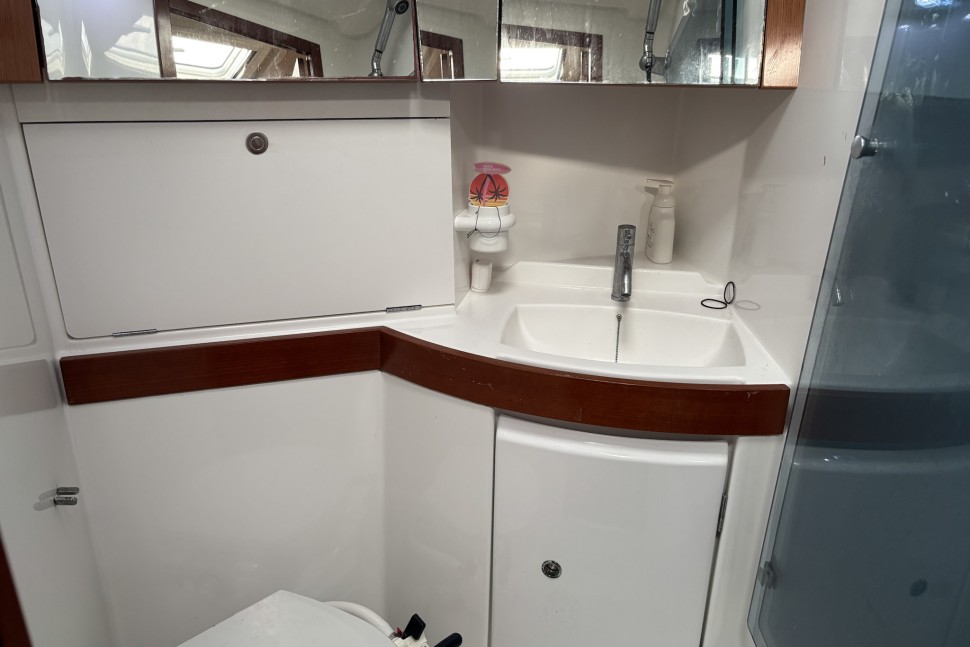 1 Beneteau Oceanis 43 Kairos Owners head 1