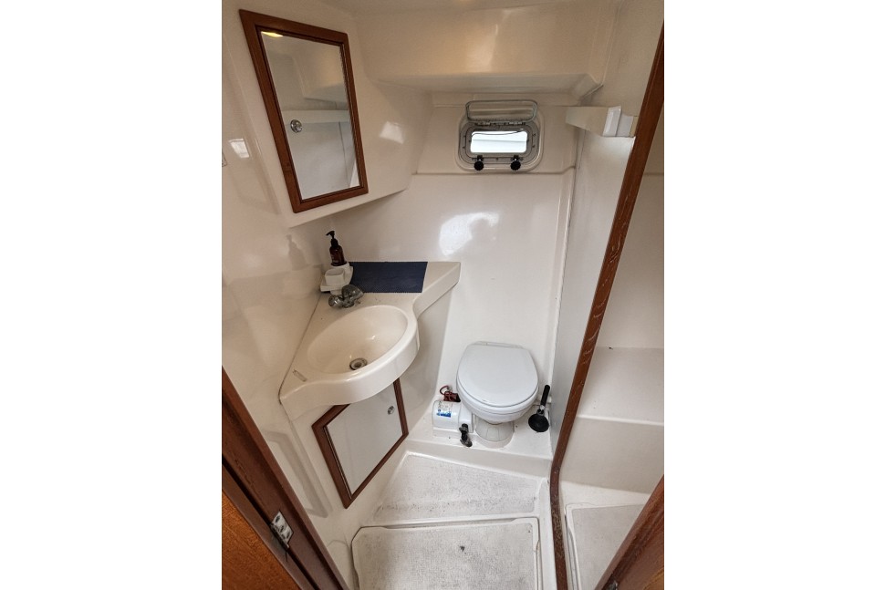 1 Riviera 3300 Ritzy Era Bathroom 23