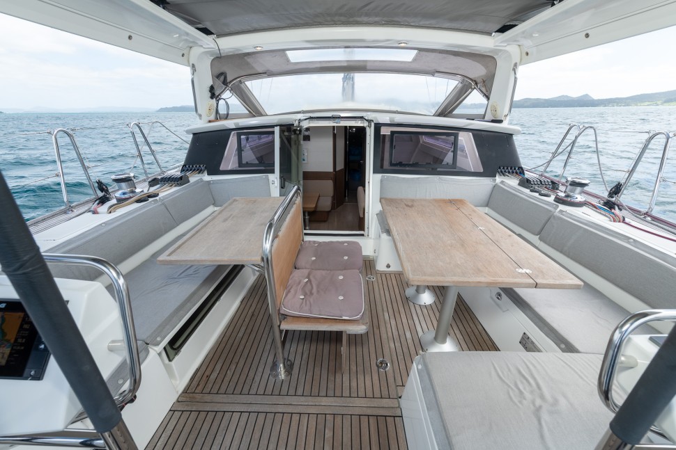 10 beneteau sense 51 twice cockpit aft view