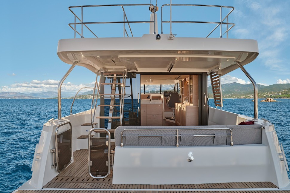 10 beneteau swift trawler 48 flybridge cockpit steps